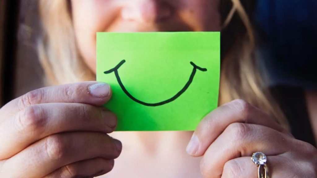 Posar una sonrisa puede alegrar tu estado de ánimo, dicen los investigadores 1 -