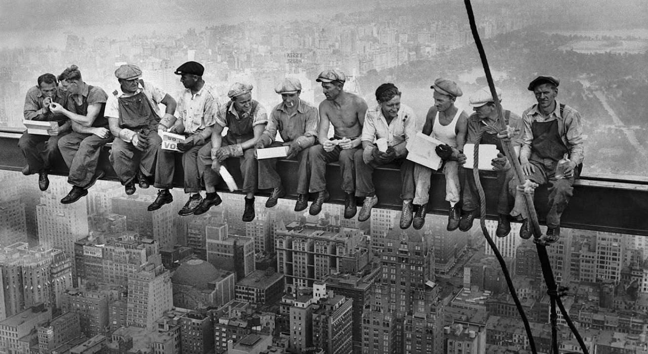 Almuerzo sobre un rascacielos: una de las fotos más virales de la historia