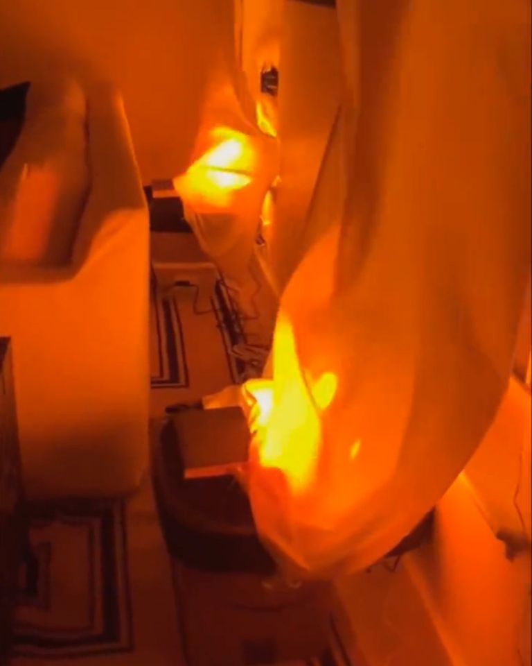 (VIDEO) Halloween: bomberos asisten a una llamada de incendio y resultó ser una decoración