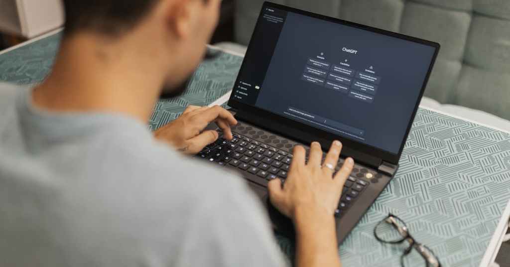 chico usando inteligencia artificial