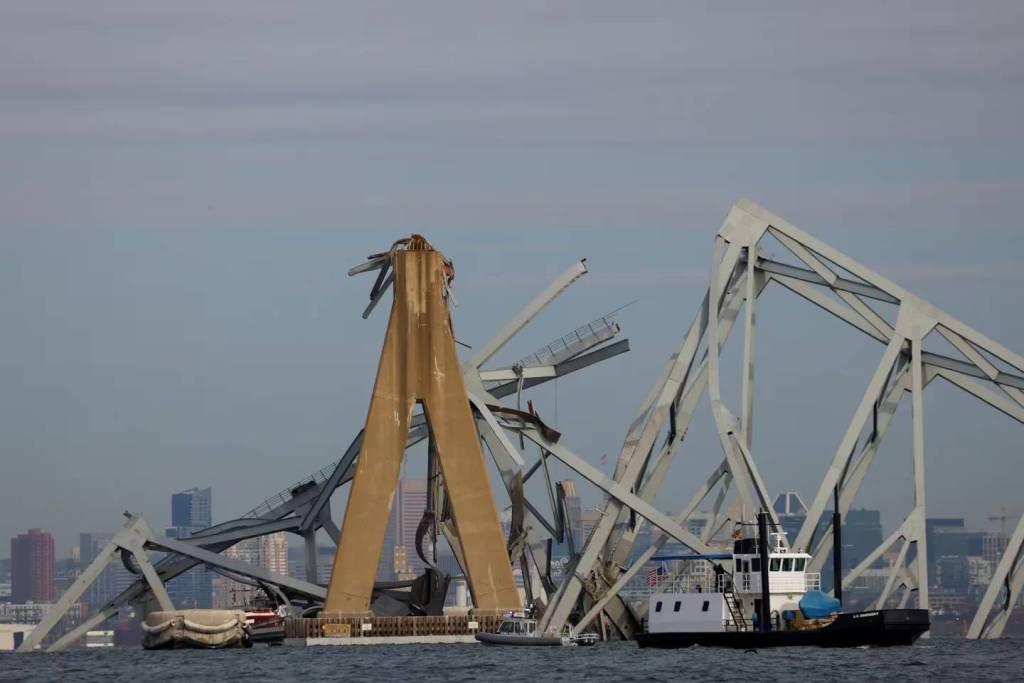 El mayor Puente de Baltimore se derrumba tras colisión de un buque: Imágenes impactantes