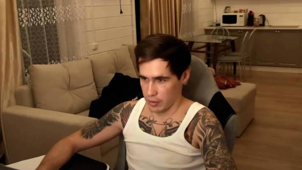 Youtuber deja a su novia en el frío y sin ropa para cumplir un reto; ella muere congelada