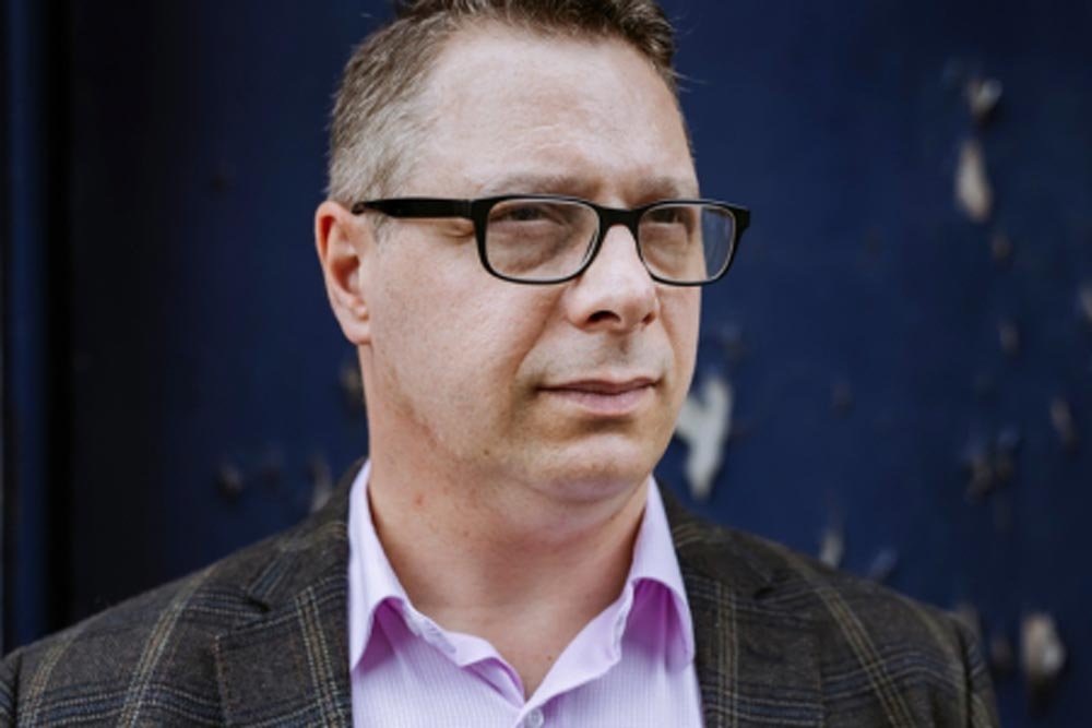 Vivimos en una simulación y el SARS-Cov-2 lo confirmaría, sugiere científico que estudia el virus