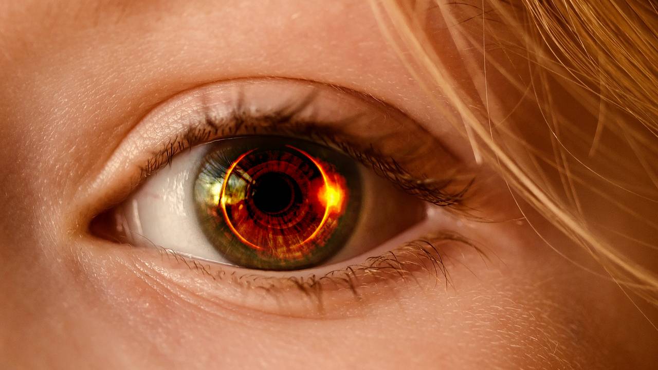 Retinopatía solar ¡Cuidado con el eclipse solar total que te puede dejar ciego!