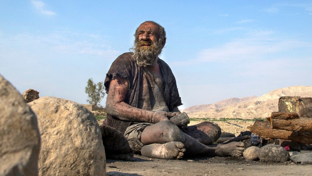 Amou Haji: el hombre que se negó a bañarse por más de 60 años 2 Amou Haji: el hombre que se negó a bañarse por más de 60 años