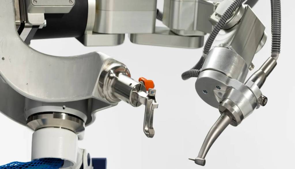 Robot realiza por primera vez una operación dental