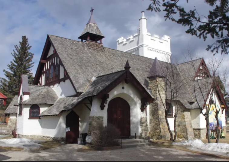 Monstruoso incendio forestal arrasa a la ciudad Jasper, en Canadá