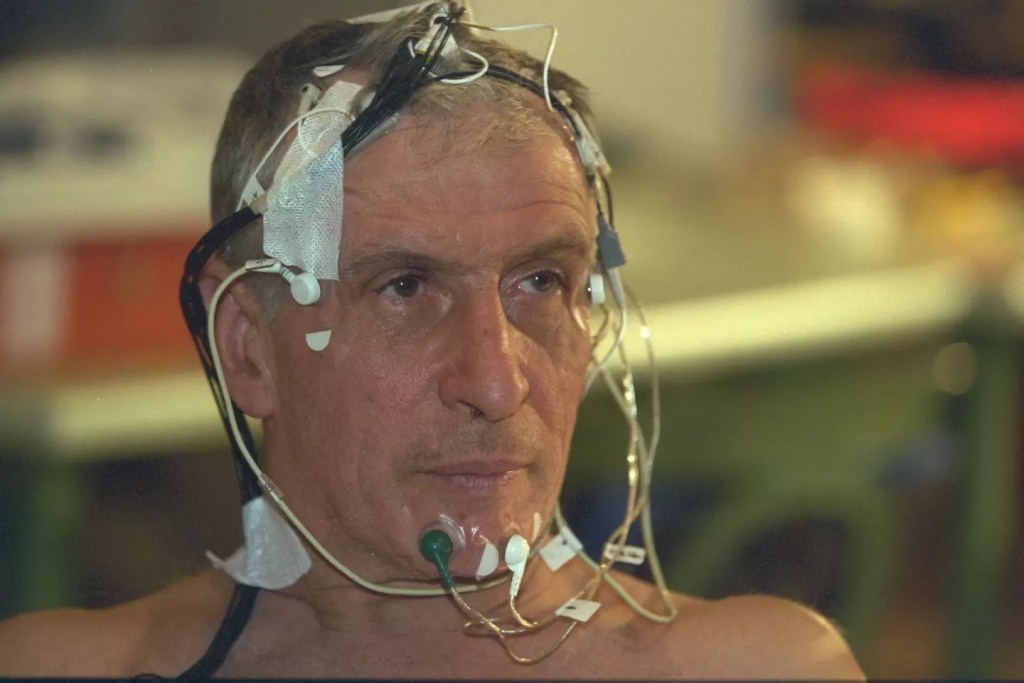 Michel Siffre y el Descubrimiento del Tiempo Humano: Un Experimento en la Oscuridad