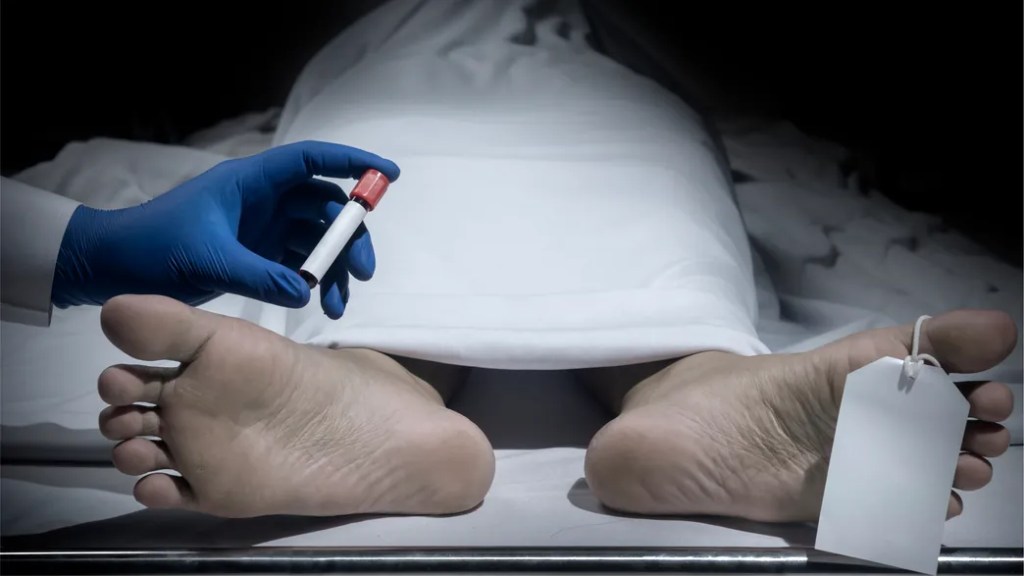 Un hombre dio positivo a COVID 6 semanas después de fallecer