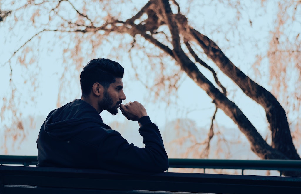 Cómo lidiar con el teórico de la conspiración que difunde desinformación durante estas fiestas