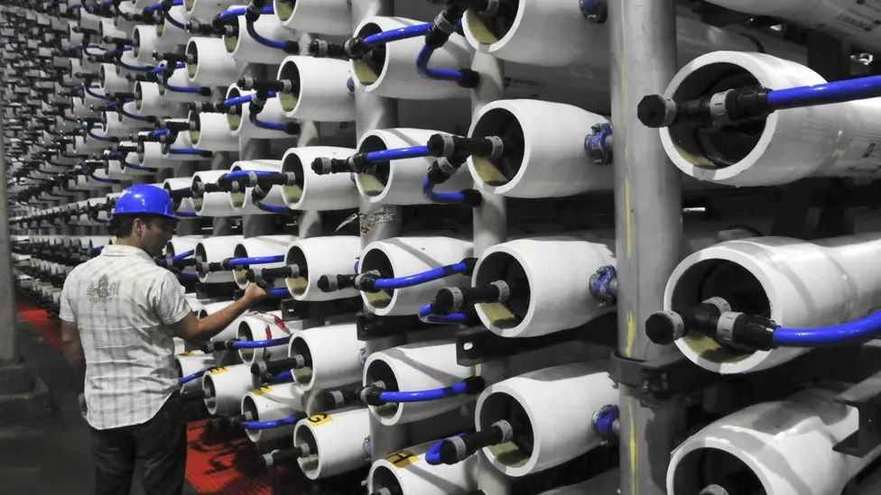 Científicos del Reino Unido desarrollaron un filtro que convierte instantáneamente el agua de mar en agua potable 2 Científicos del Reino Unido desarrollaron un filtro que convierte instantáneamente el agua de mar en agua potable