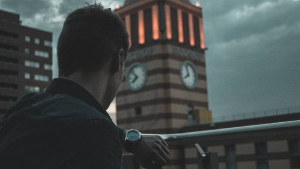 La razón científica por la que el tiempo parece pasar más rápido mientras envejecemos y como ralentizarlos