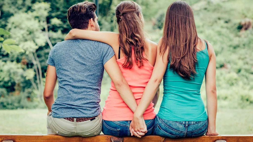 El poliamor está en aumento y la sociedad debería ser más tolerante, según una investigación