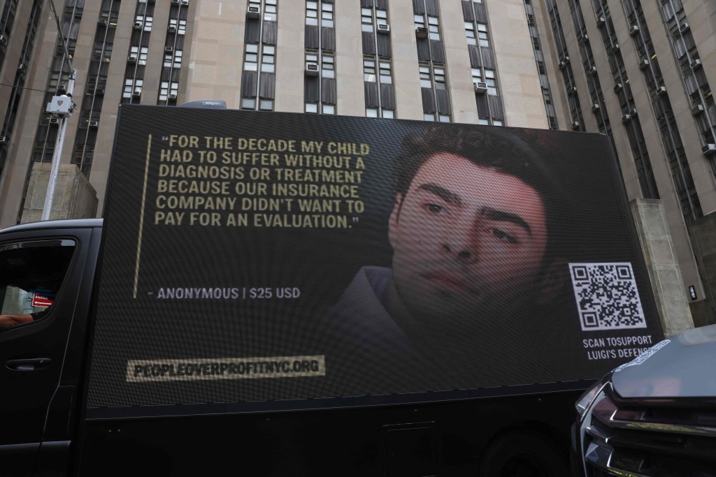 Un juez de Nueva York desestima los cargos de terrorismo contra Luigi Mangione