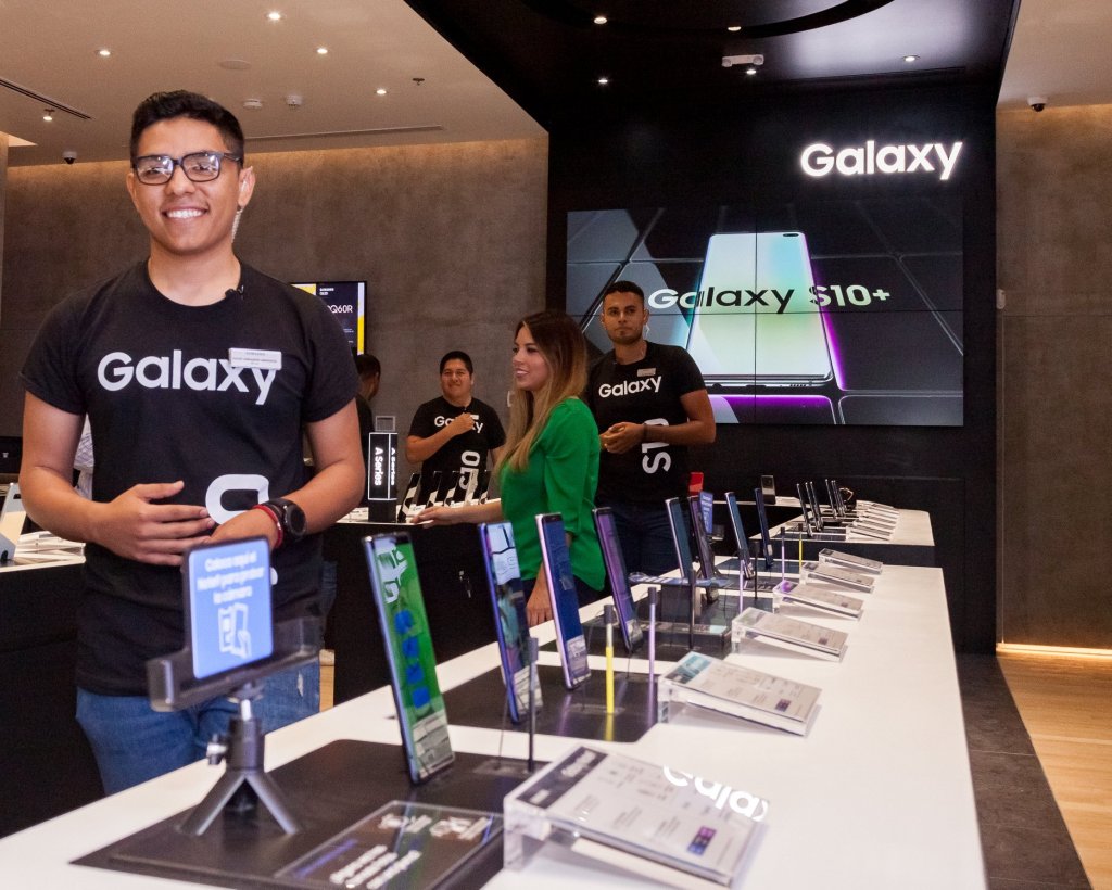 Samsung podría irse de México debido a una millonaria disputa con el SAT
