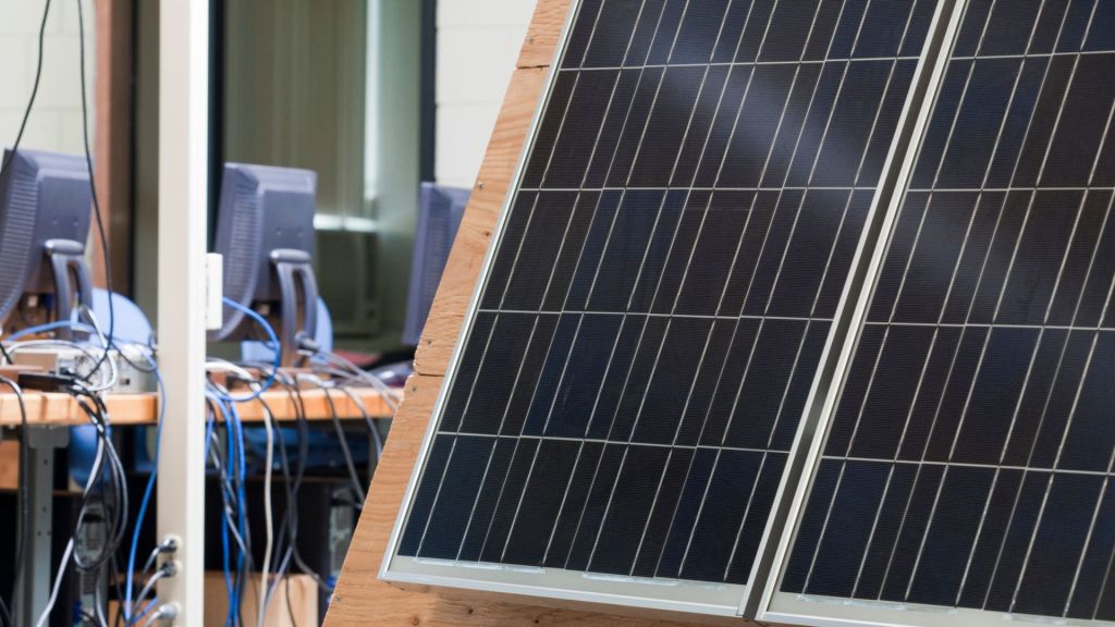 Rompen el “límite físico” de la energía solar: logran un rendimiento cuántico del 130%