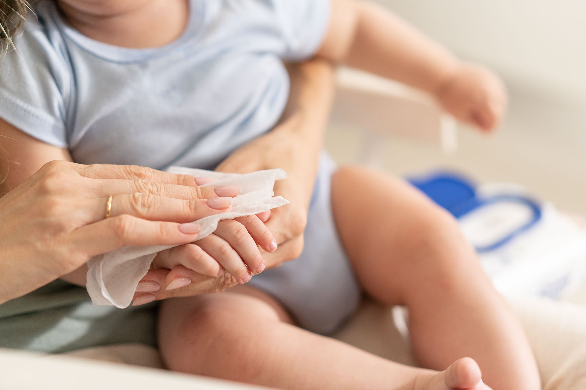 Alertan sobre toallitas sin alcohol contaminadas tras una muerte vinculada a infección bacteriana